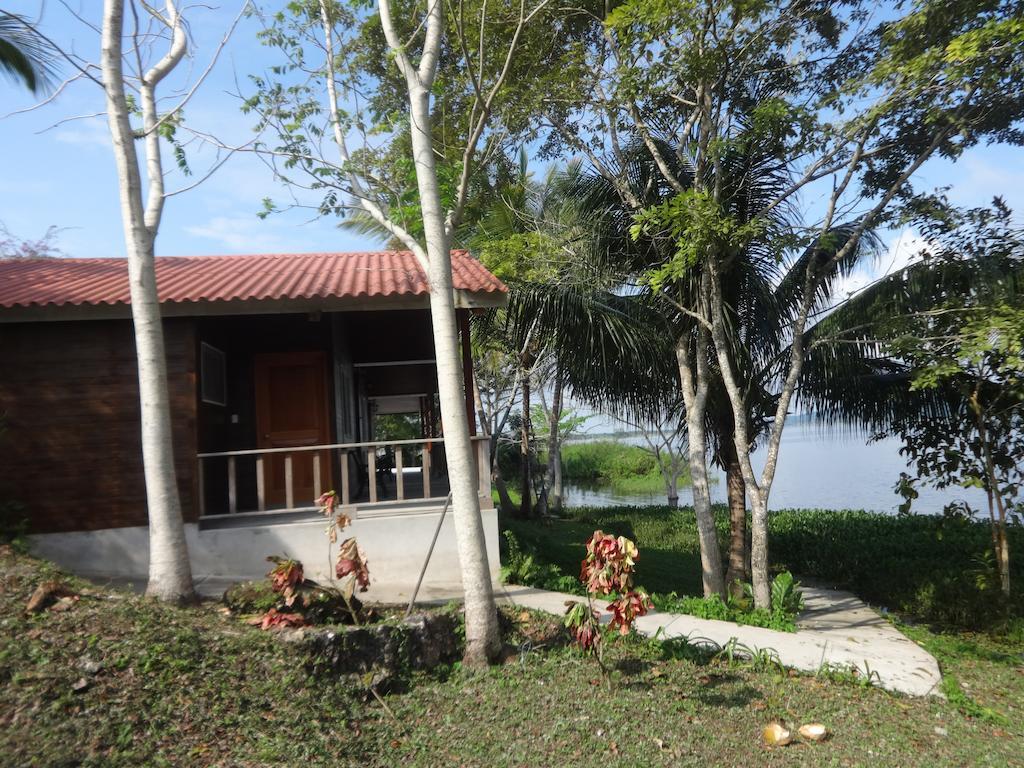 Hotel Santa Barbara Tikal Flores Exterior foto